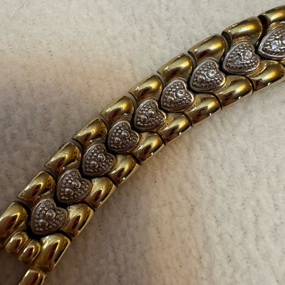 8 inch Elgin Watch
just needs a battery  gold tone - Picture 3 of 8